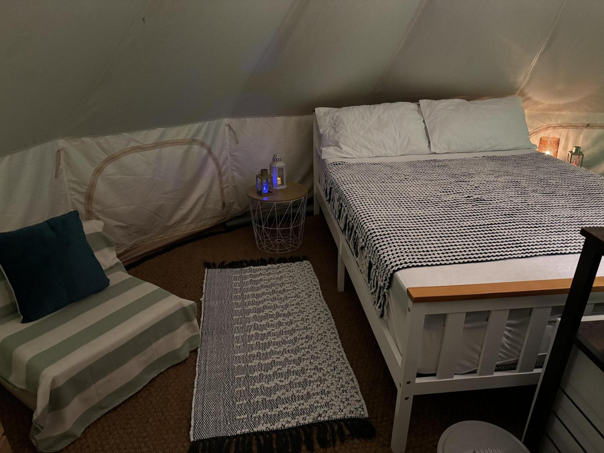 Spacious Bell Tent At Herigerbi Park Lincolnshire Villa Grantham Eksteriør billede