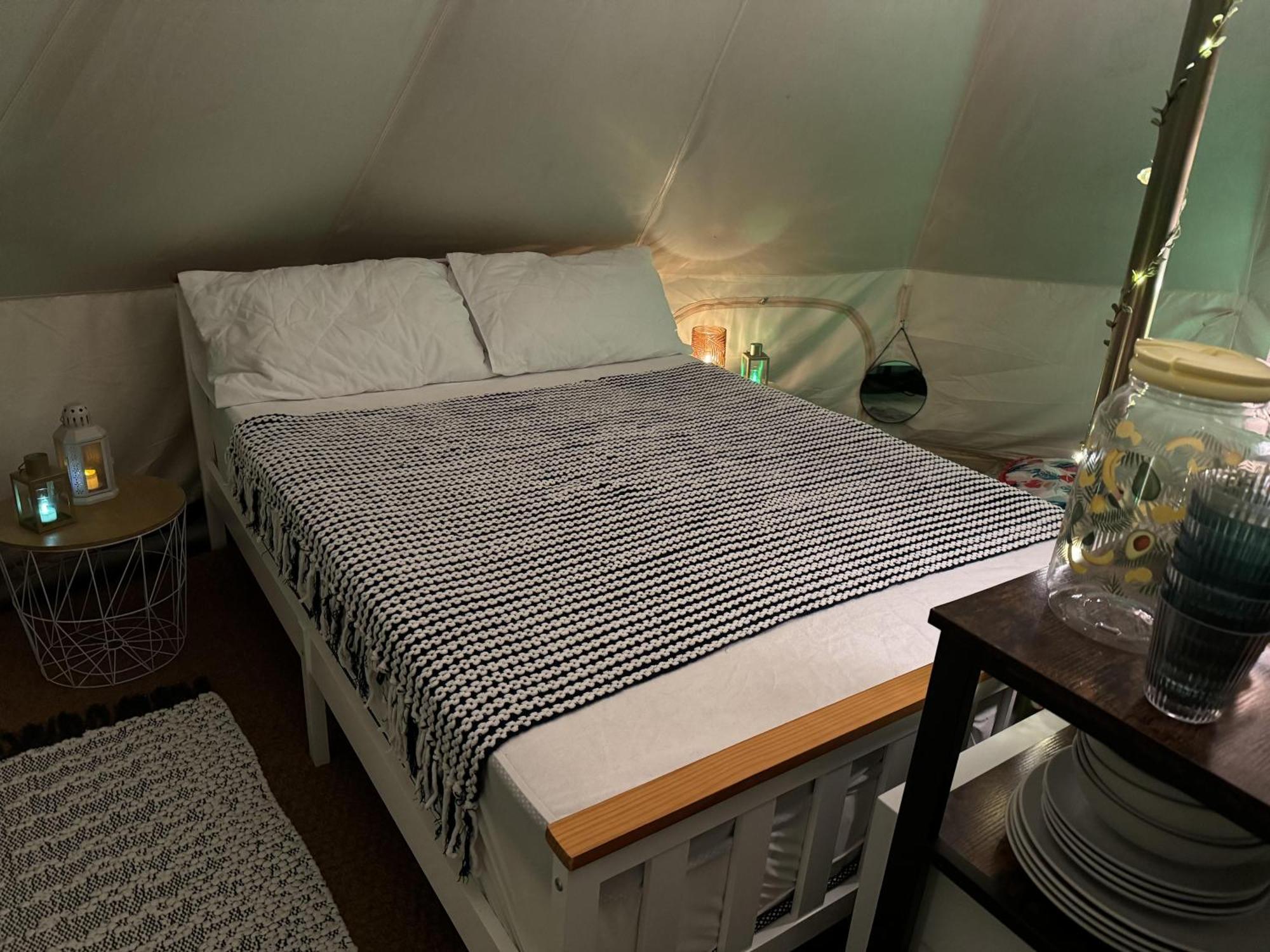 Spacious Bell Tent At Herigerbi Park Lincolnshire Villa Grantham Eksteriør billede