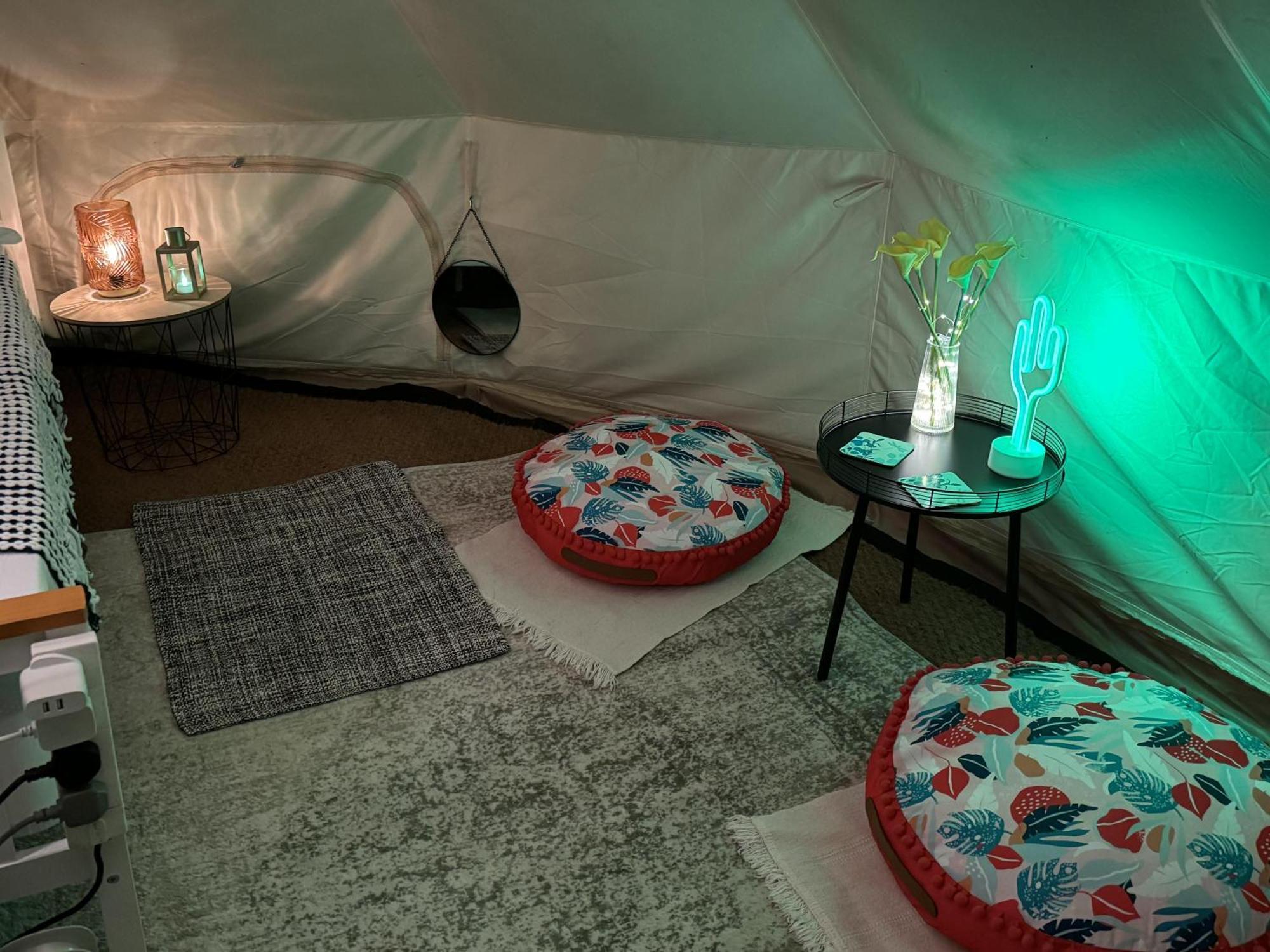 Spacious Bell Tent At Herigerbi Park Lincolnshire Villa Grantham Eksteriør billede